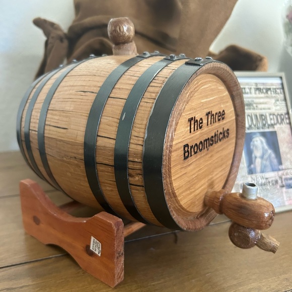 ‘The Three Broomsticks’ Customized Oak Whiskey Infusion Barrel. For Decoration. - Picture 3 of 6